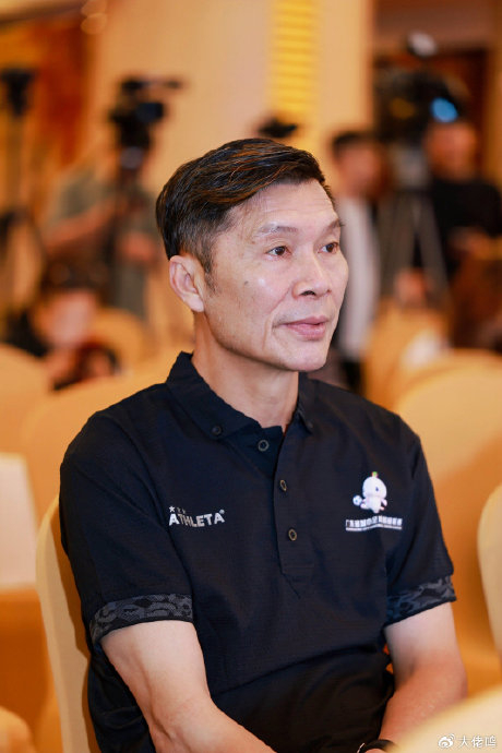 粵超21城球衣亮相 何輝：業(yè)余與職業(yè)足球應(yīng)協(xié)同發(fā)展