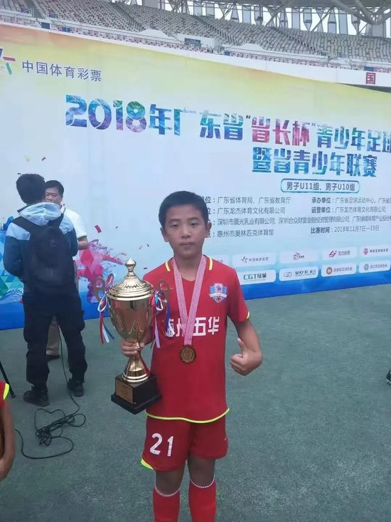 魏祥鑫啟程試訓歐塞爾 9歲哭著找媽媽到中超首球僅三年