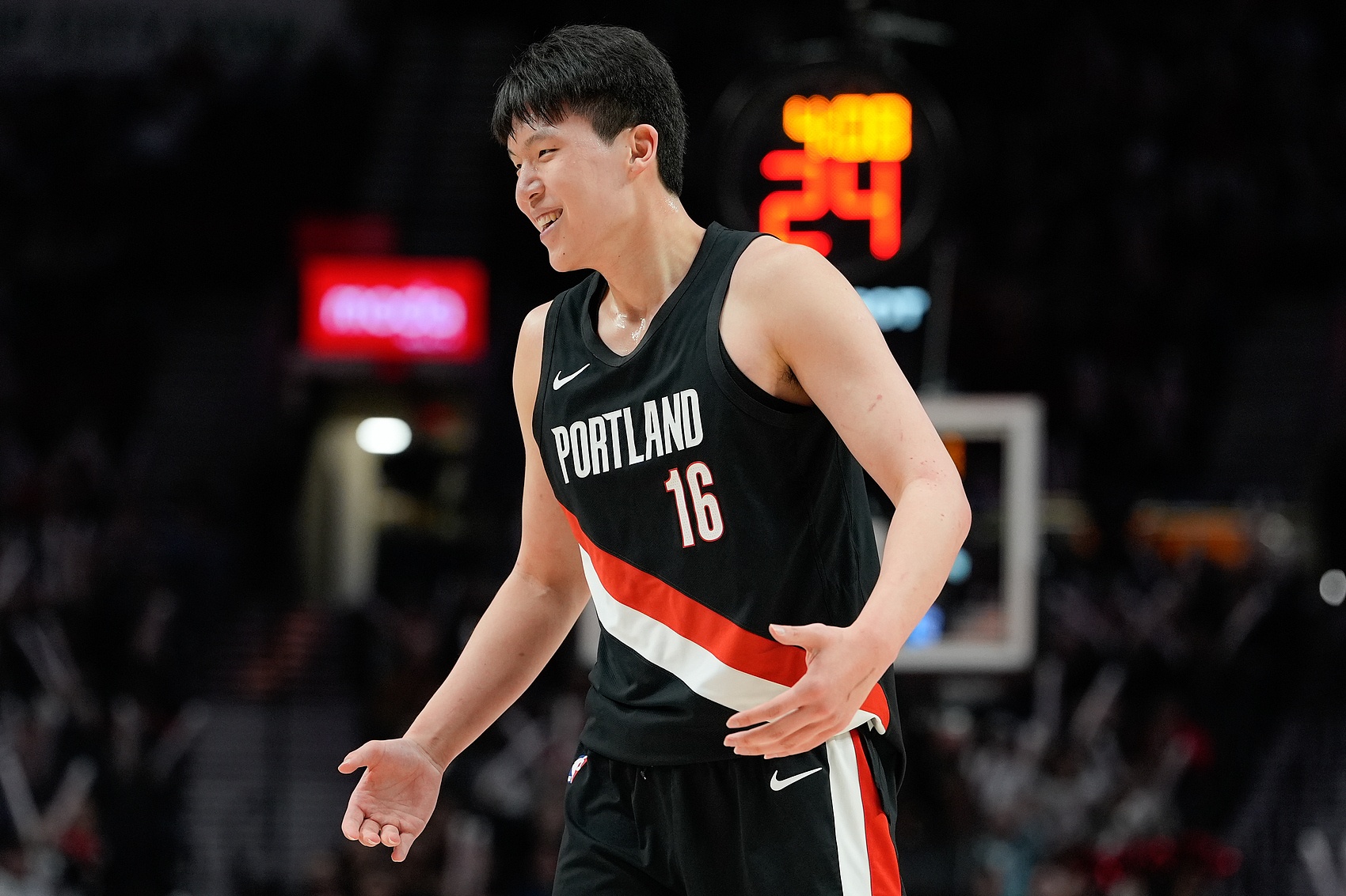 楊瀚森：NBA與CBA都強(qiáng)調(diào)團(tuán)結(jié)協(xié)作 體育無(wú)國(guó)界
