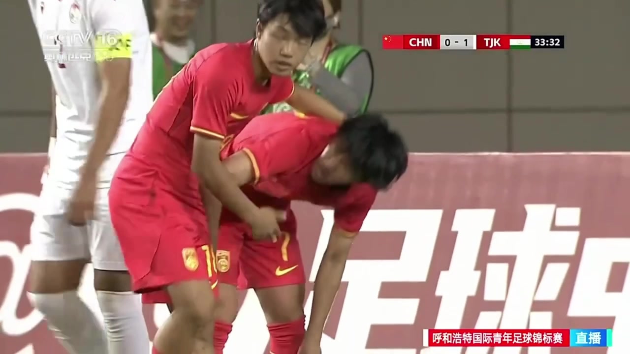 袁博涵突破造點并親自主罰命中！國少1-1扳平塔吉克斯坦U16
